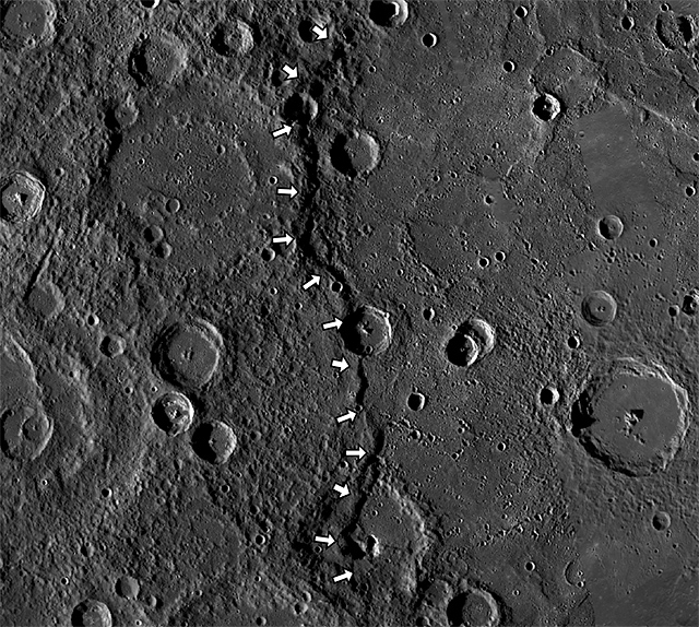 水星の収縮地形の例 水星の収縮地形の例