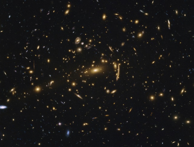 銀河団「MACS J1206」の中心部