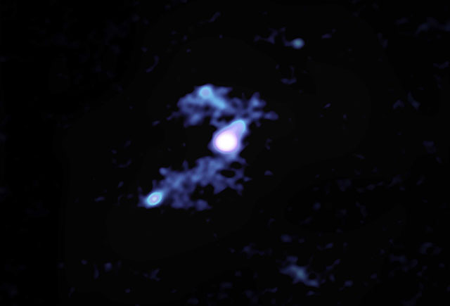 アルマ望遠鏡による「W2246-0526」周辺の電波観測画像