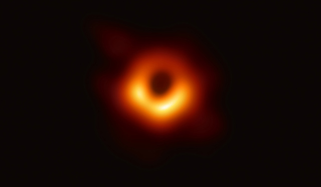 M87の中心ブラックホールの影