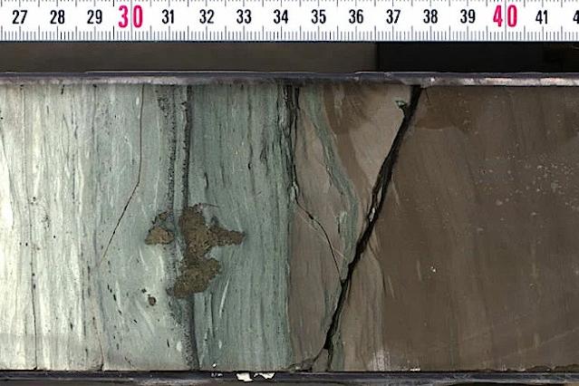 恐竜を絶滅させた小惑星の物質をクレーター内で発見 - アストロ