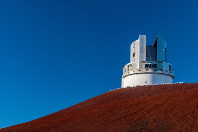 マウナケアの青空とすばる望遠鏡ドーム マウナケアの青空とすばる望遠鏡ドーム