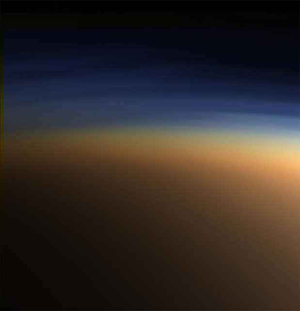 タイタンの上層大気