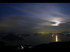 満月と瀬戸の海夜景