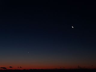 （月と金星と水星の写真）