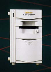 ニコンから35mm/APSフィルム対応の高性能フィルムスキャナLS2000発売