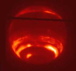ケック-II望遠鏡と新搭載された補償光学系により、波長2ミクロンの赤外線で撮影された海王星