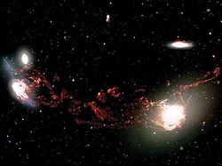 （NGC 4438とM86の画像）