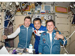 宇宙旅行者Simonyi氏、若田さん、Barratt氏の画像