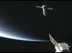 （ピアースに接近するソユーズ宇宙船（18S）の画像）