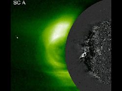 太陽観測衛星STEREOの衛星Aがとらえた太陽津波の画像