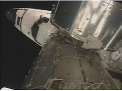 ISSにドッキングしたディスカバリー号の画像