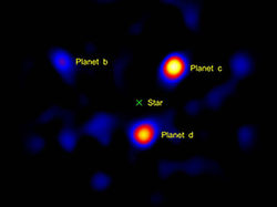 （1.5mヘール望遠鏡を使って撮像された系外惑星HR 8799a、HR 8799b、HR 8799cの画像）