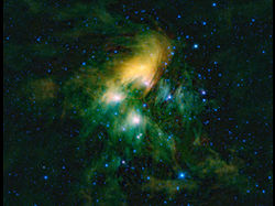 （WISEによるプレアデス星団（M45）の画像）