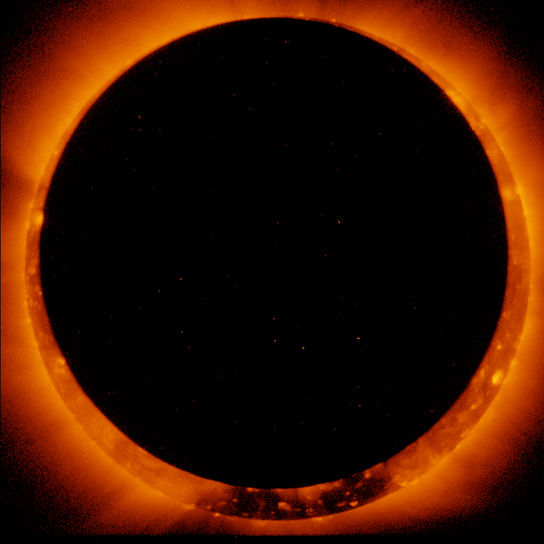 宇宙から見た金環日食 太陽観測衛星 ひので が撮影