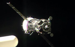 ISSに接近するソユーズ宇宙船