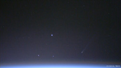 11月23日にISSから撮影したアイソン彗星