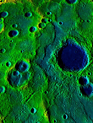 隆起と崖が540kmにわたって連なる水星の地形