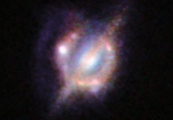 重力レンズ効果を受けた衝突銀河「H1429-0028」の画像 1