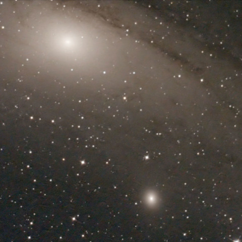 M32　アンドロメダ座の楕円銀河