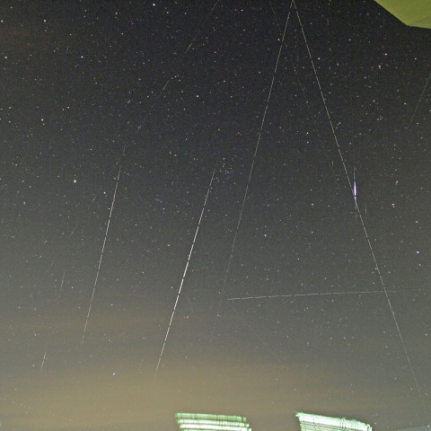 20200104未明のしぶんぎ座流星群と人工衛星群