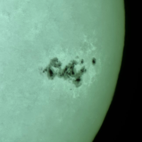 太陽黒点群13664 (2024/5/11)