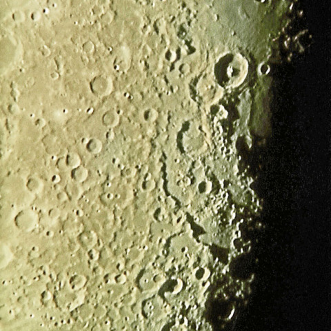 月（2023年12月3日）