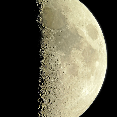 月（2023年4月27日）