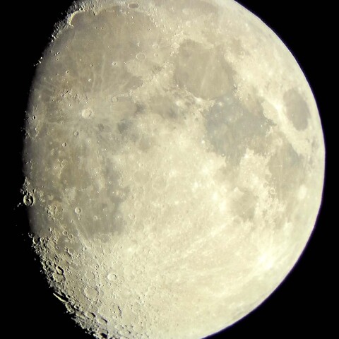 月（2023年5月1日）