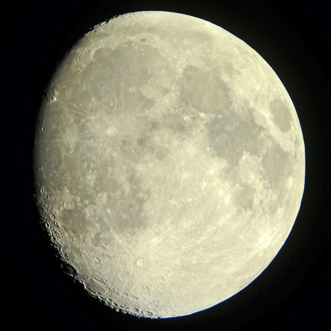 月（2023年5月2日）