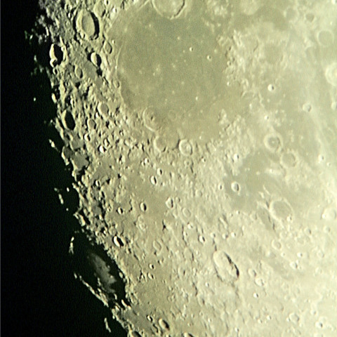 月（2023年5月2日）拡大