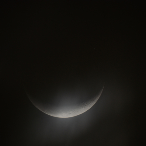 かすかな金星の出現