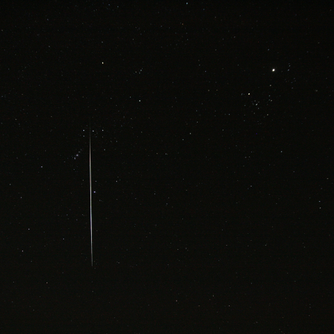 オリオン座を流れる　ふたご座流星群