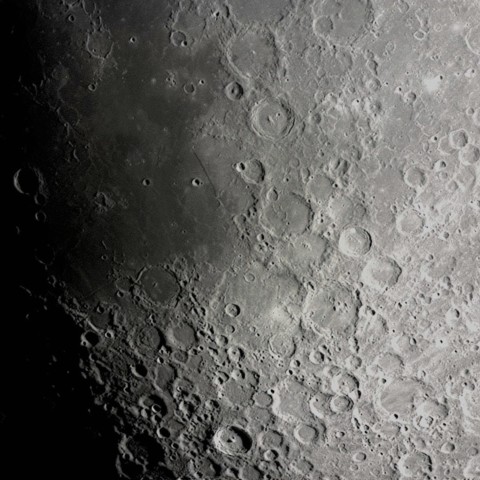 月齢9.3 (直線の壁付近)