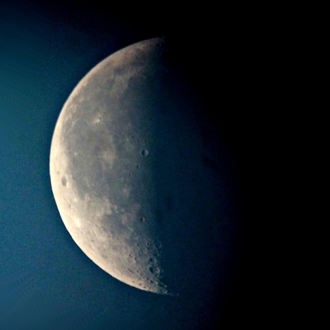 月齢23.4 (朝霧の月)