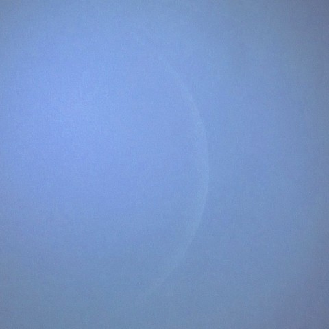 青空に浮かぶ細～い月(月齢2.5　2018.11.10日中)