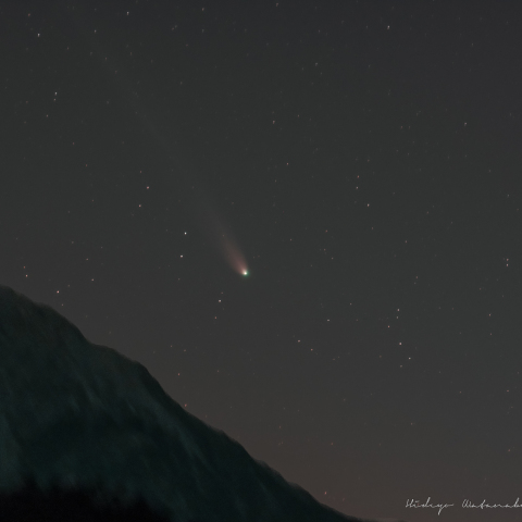 甲斐駒ヶ岳に彗星/Leonard2021