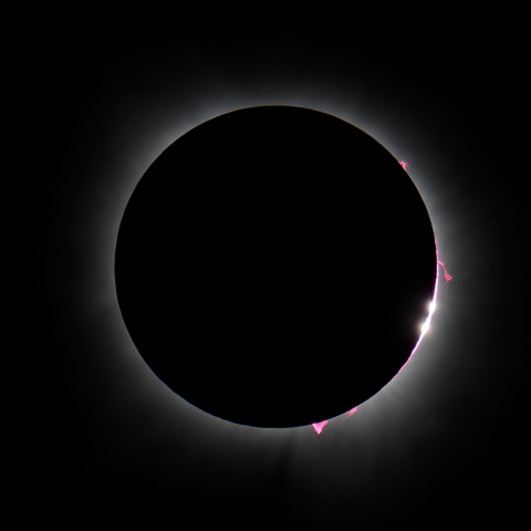 北米皆既日食第三接触ツインダイヤモンドリング