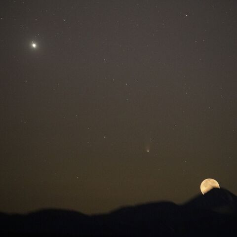 沈む月と12P(Pons-Brooks)そして木星