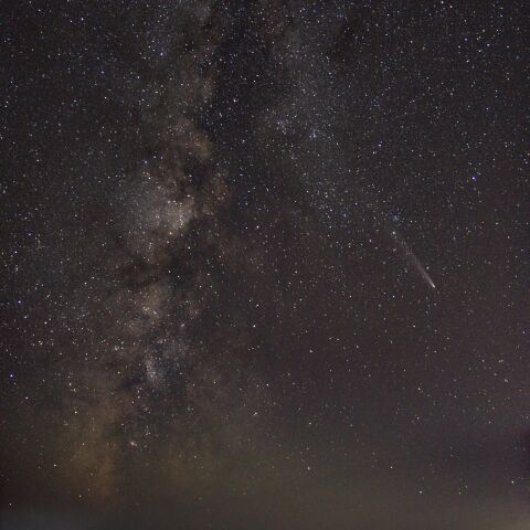紫金山・アトラス彗星と天の川（10月25日）