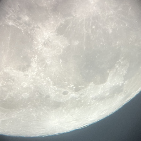 名月をスマホで