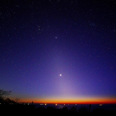 黄道光(西天　日本海)