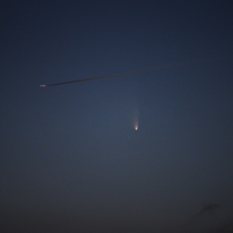 パンスターズ彗星と飛行機　（3月16日）