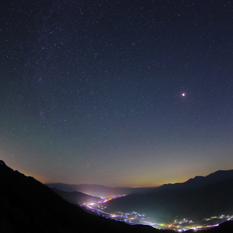 皆既月食中の星空