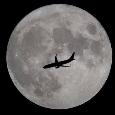 2022/09/10、中秋の名月と飛行機
