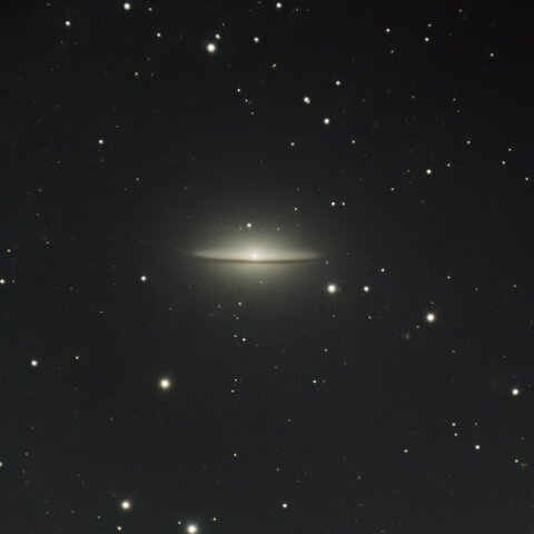 M104 ソンブレロ銀河