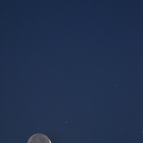 三日月と木星のツーショット