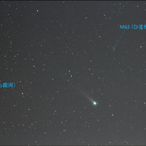 二つの銀河とラブジョイ彗星