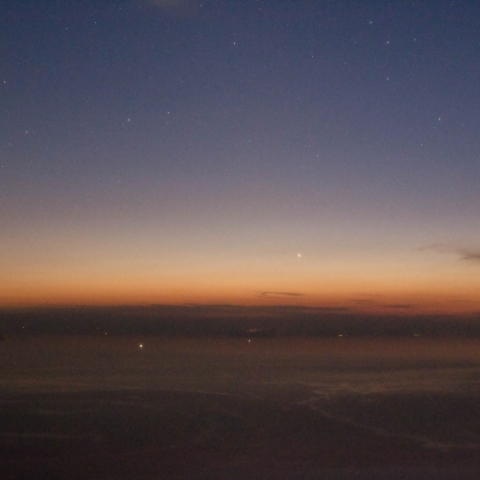 夕暮れの空の水星とみずがめ座