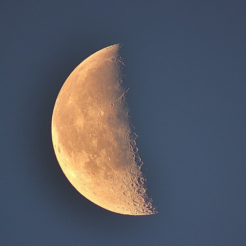 下弦一日後の月